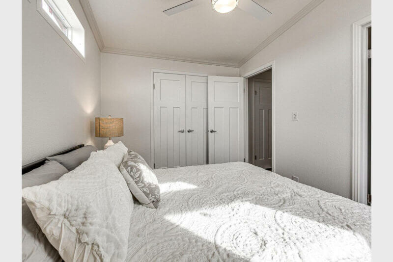 ContemporaryCabin-A701-Primary-Bedroom