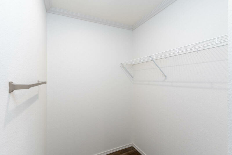 Galaxy-0861-Closet